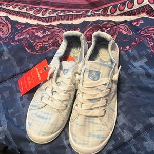 Girls Roxy shoes. NWT